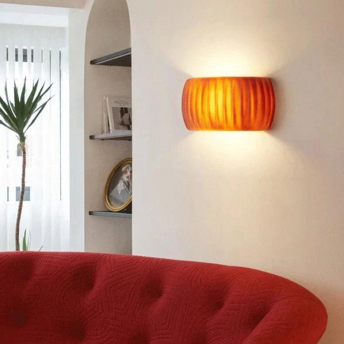 Nowoczesna lampa ścienna z żywicy w stylu Art Deco