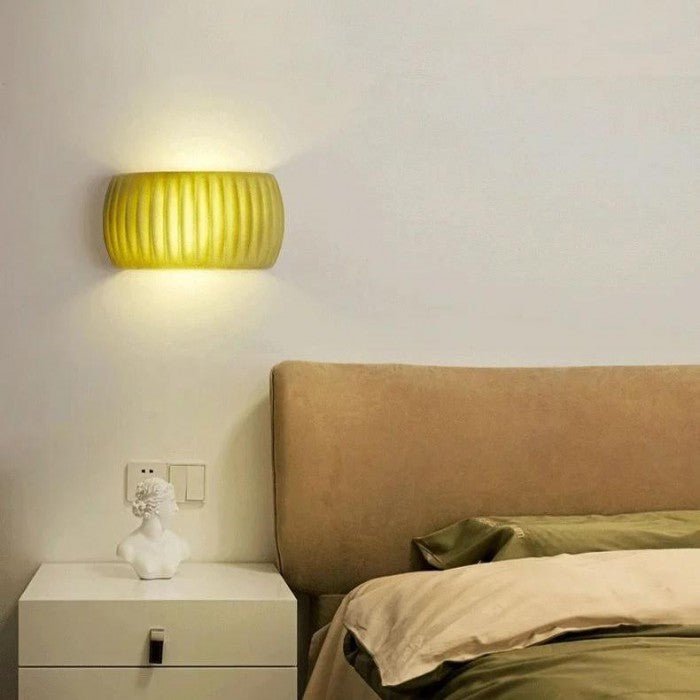 Nowoczesna lampa ścienna z żywicy w stylu Art Deco