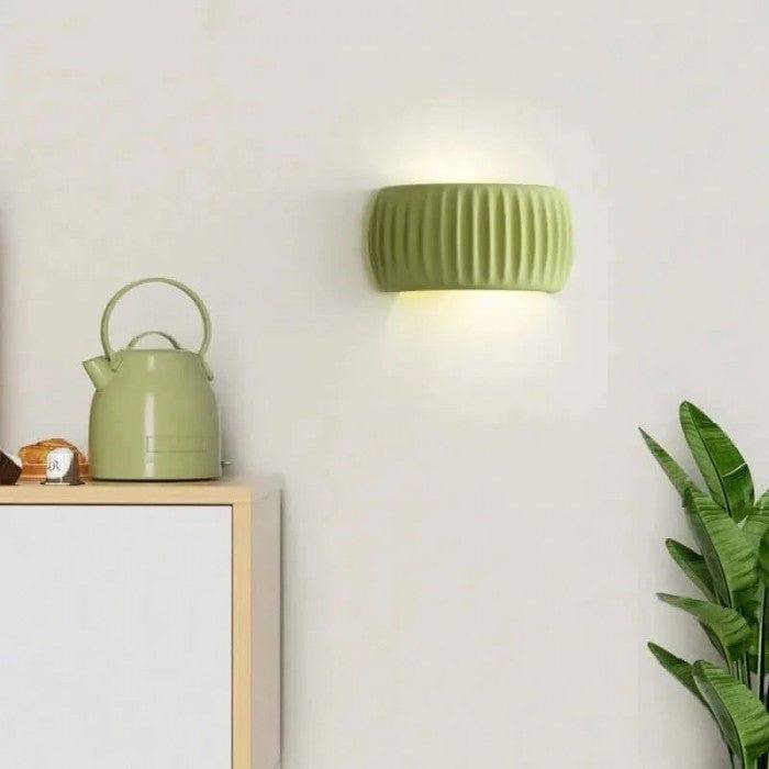 Nowoczesna lampa ścienna z żywicy w stylu Art Deco