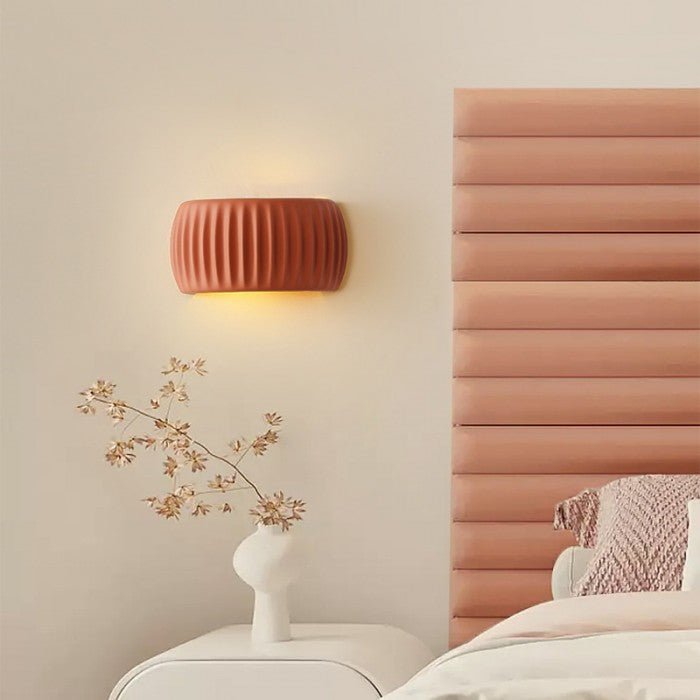 Nowoczesna lampa ścienna z żywicy w stylu Art Deco