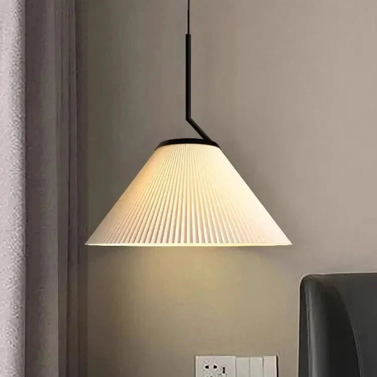 Nordycka plisowana lampa wisząca w kolorze kremowym