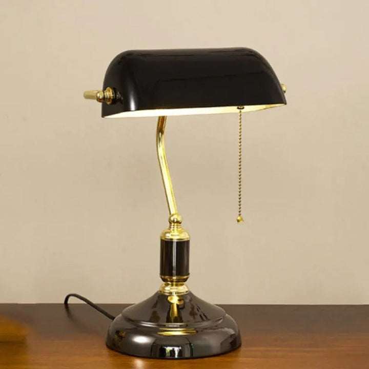 Szklana lampa stołowa w stylu europejskim