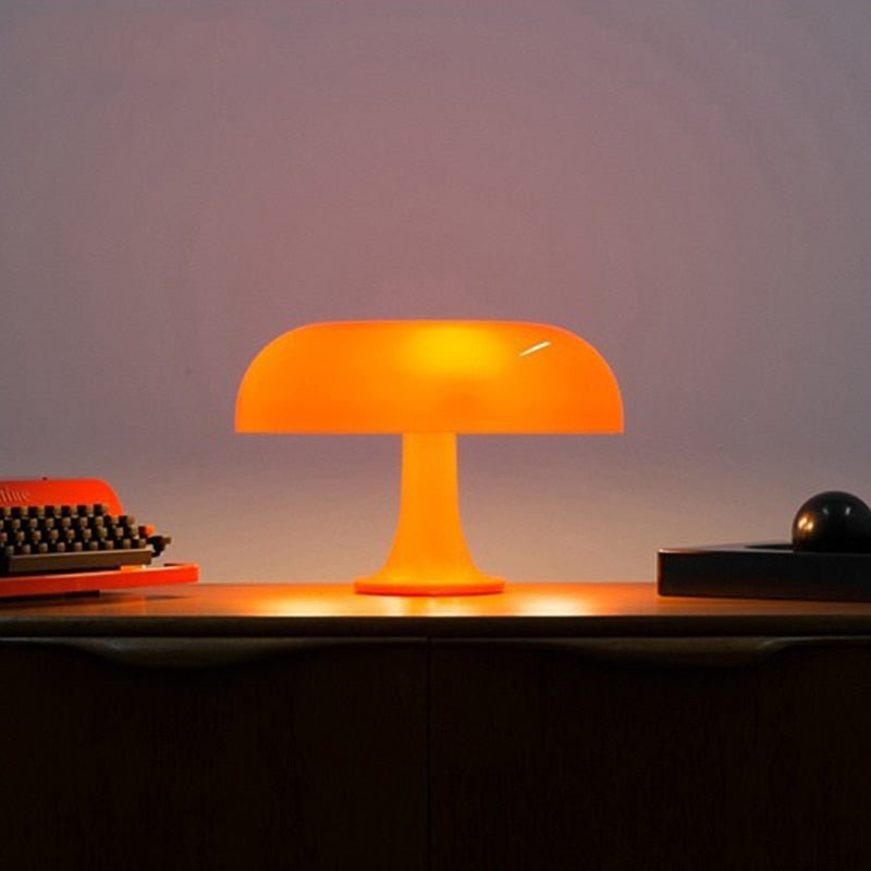 Minimalistyczna lampa stołowa w kształcie grzyba