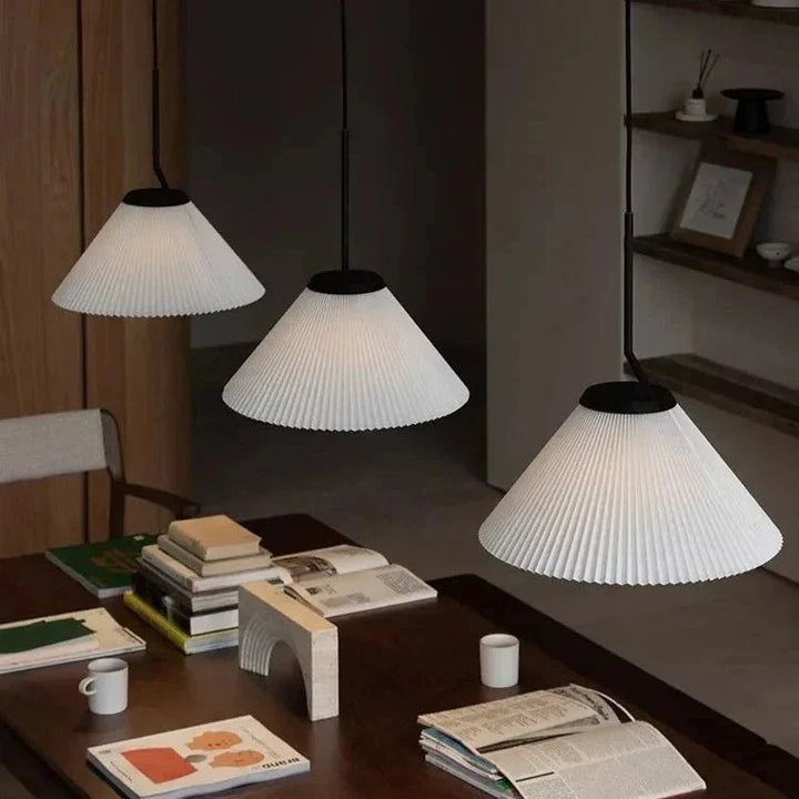 Nordycka plisowana lampa wisząca w kolorze kremowym