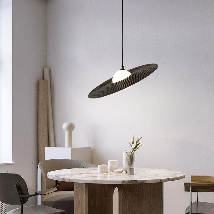 Postmodernistyczna lampa wisząca